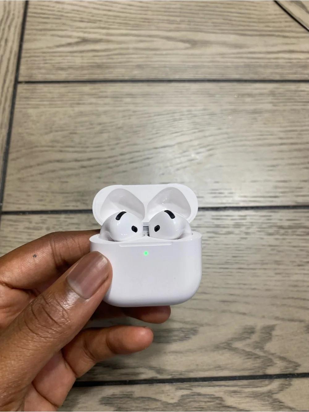 Apple White Wireless Earbuds with Charging Case